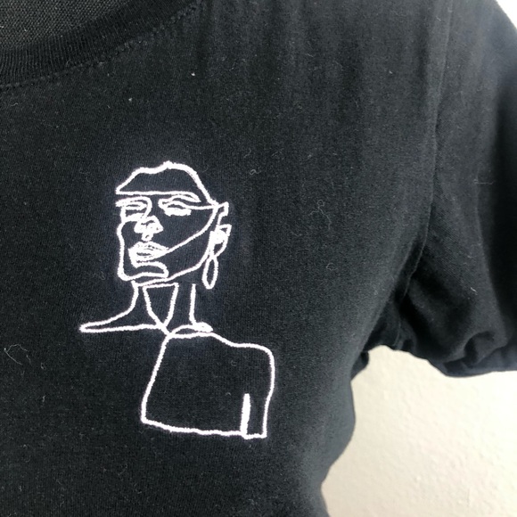 Laura Wells T-shirt - Picture 2 of 6